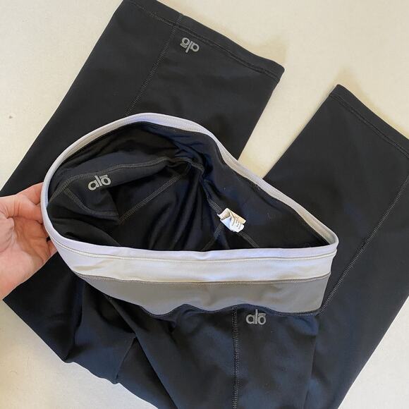 Alo Yoga Leggings Womens Medium Black Cool Fit Cropped Wide Leg Reversible Pants - Picture 5 of 11